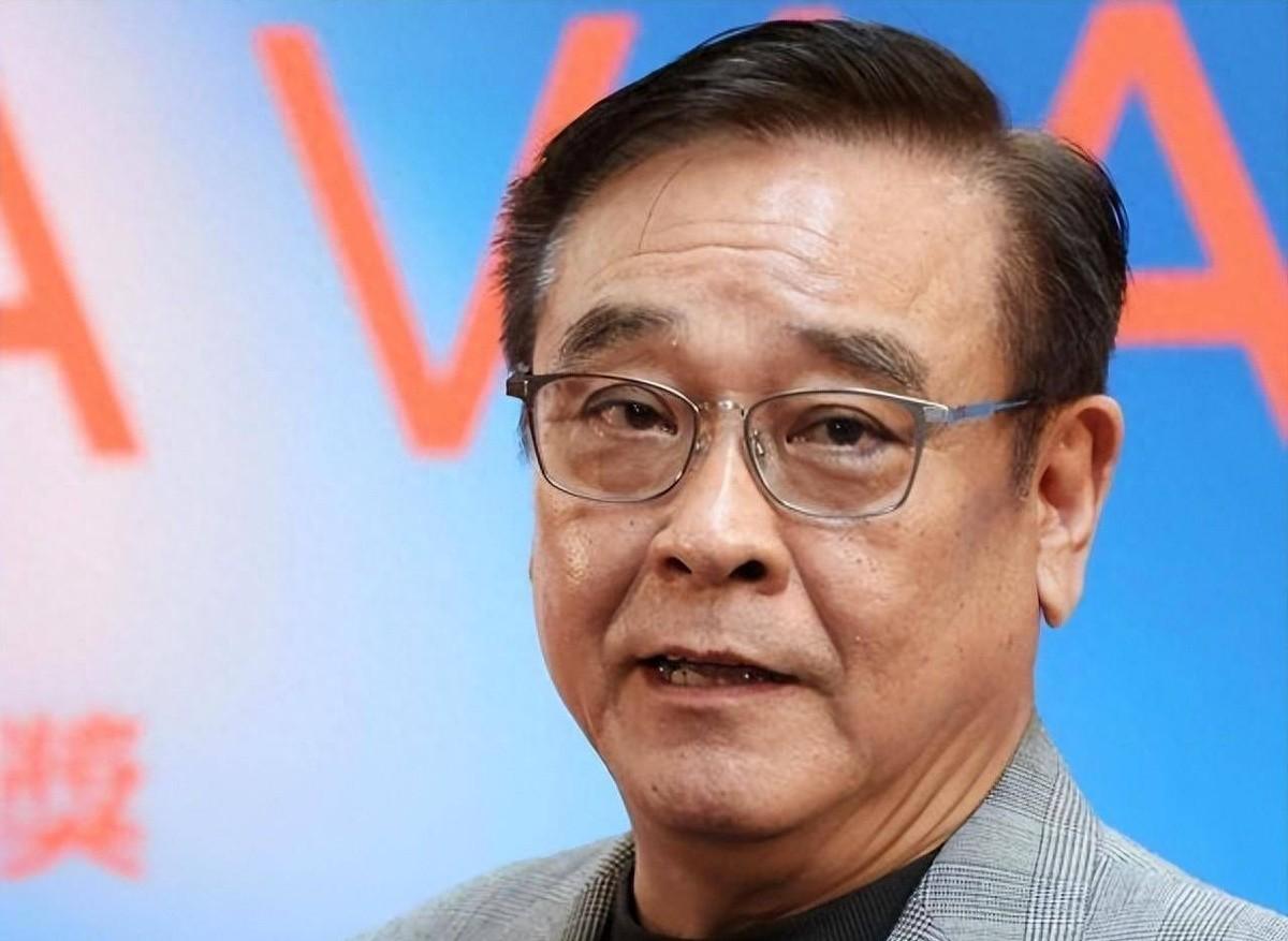 尔冬升“老来得女”成团宠！9岁千金首曝光，网友：这颜值是来娱乐圈报恩的吧？开篇