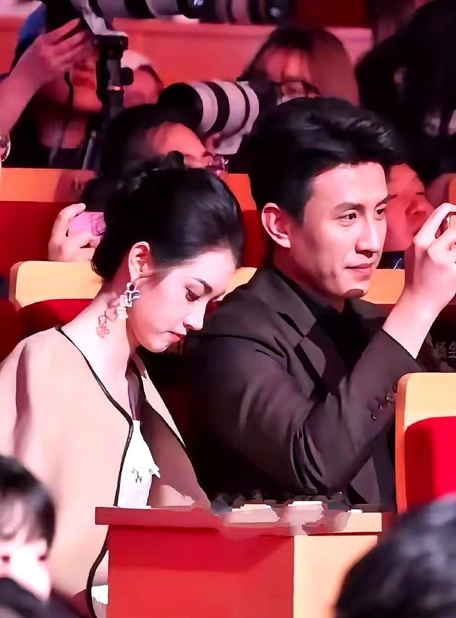 都说人会说谎，但肢体语言最真实。红果盛典上，刘萧旭和郭宇欣的互动细节就是最好