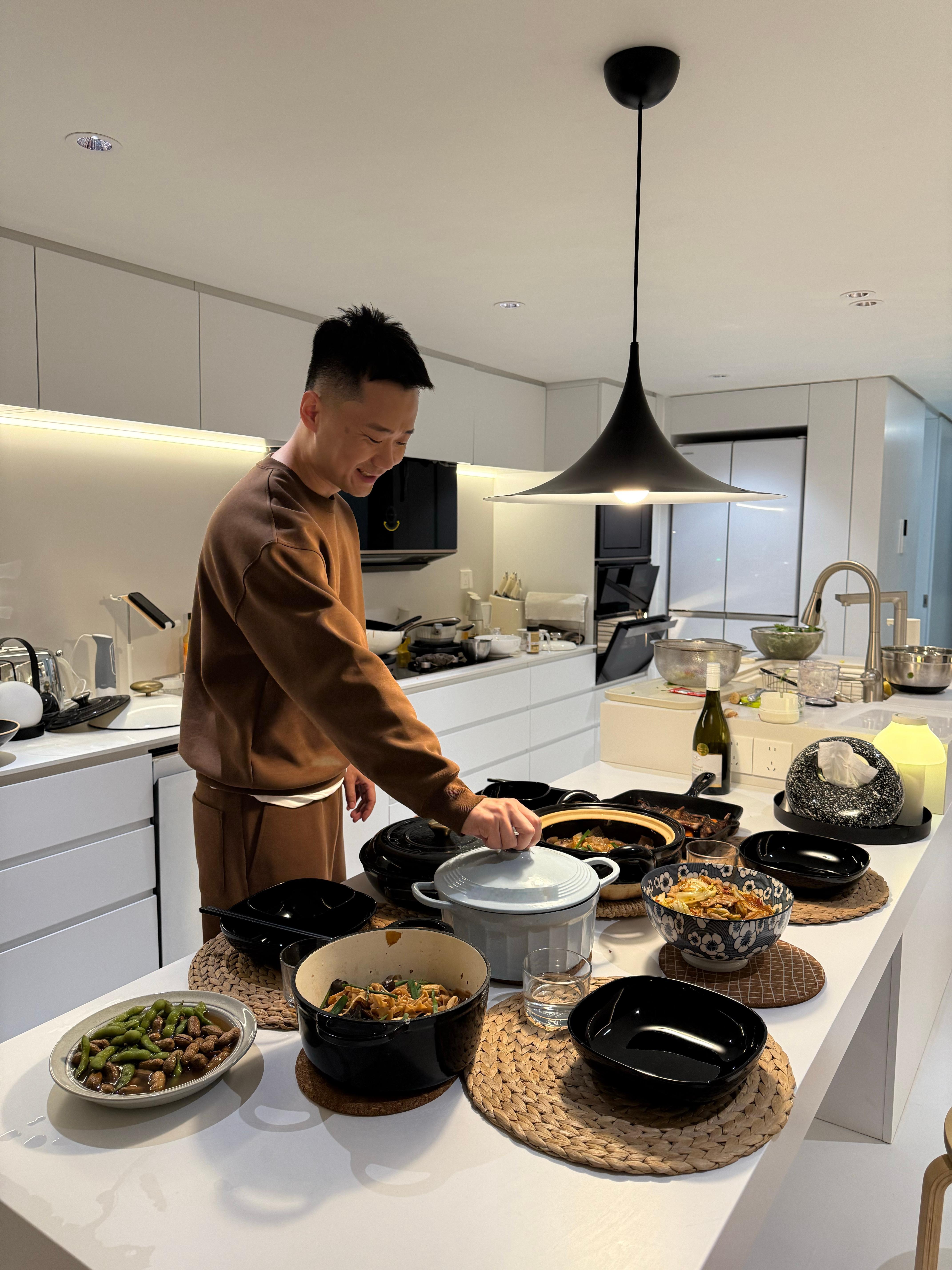 跨年夜在家聚餐，全是硬菜，提前祝大家新年快乐🎆我家的新年装扮你好2026逆时针