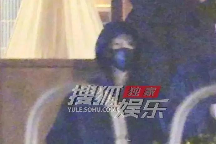 狗仔曝周冬雨刘昊然没分手狗仔曝周冬雨刘昊然没分手，两人从未官宣在一起或分手消息，