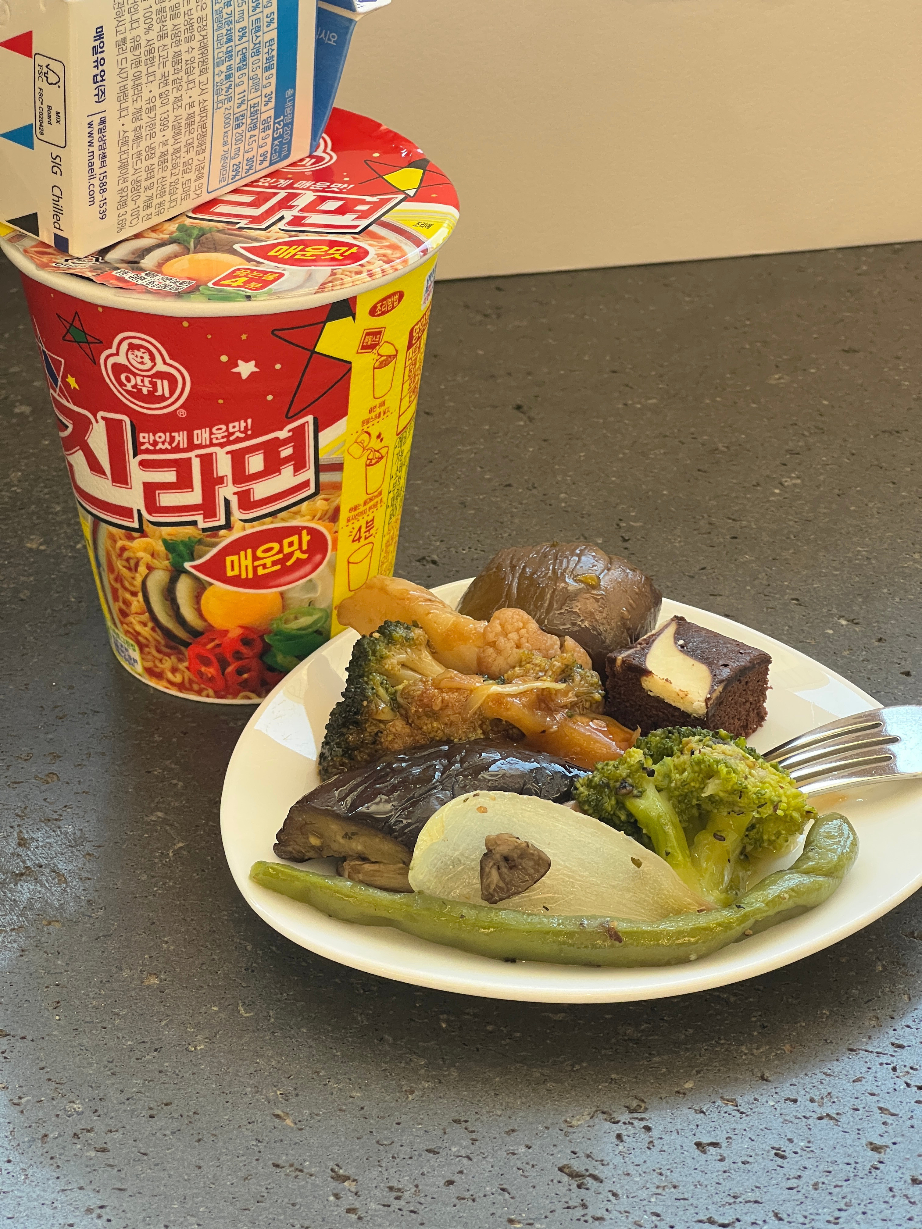 入乡随俗机场休息室吃一碗告别拉面准备回家啦我的日常plog韩国·Seoulk