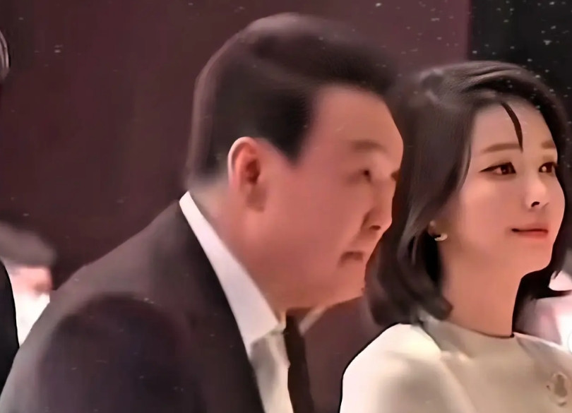 尹锡悦彻底失望了，在他与金建希投出那唯一的一票时或许他已经感觉到自己大概率会在牢
