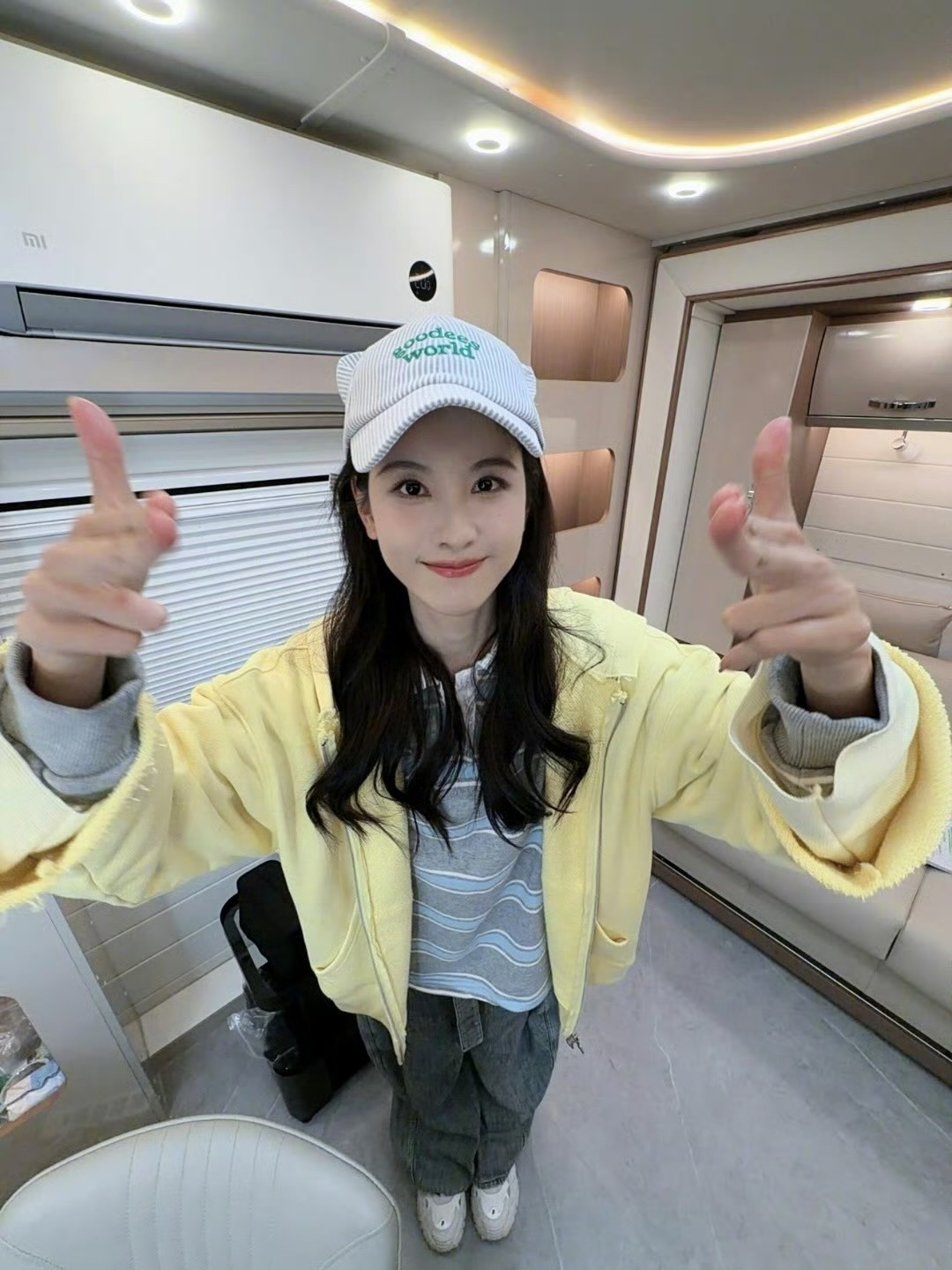 哇塞嘟嘟发了live9宫格日！这个嘟嘟怎么这么萌！一把击中我的心！萌宠少女陈都灵