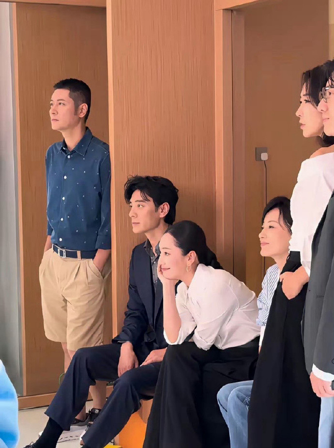 电视上看着一般般，真人巨帅。​​​