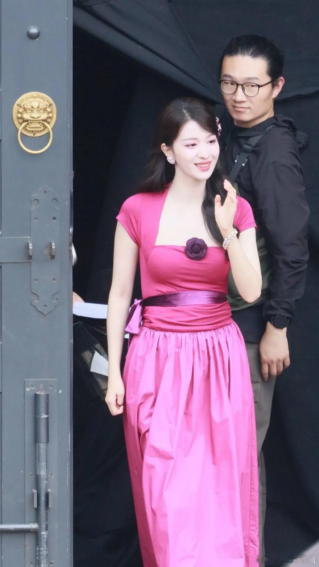鞠婧祎的造型是真华丽啊，都是一个造型师吧差距好大