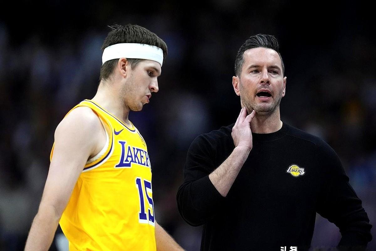 里夫斯要回来了？湖人球迷的心情估计挺复杂。一个常规赛场均23分的猛...