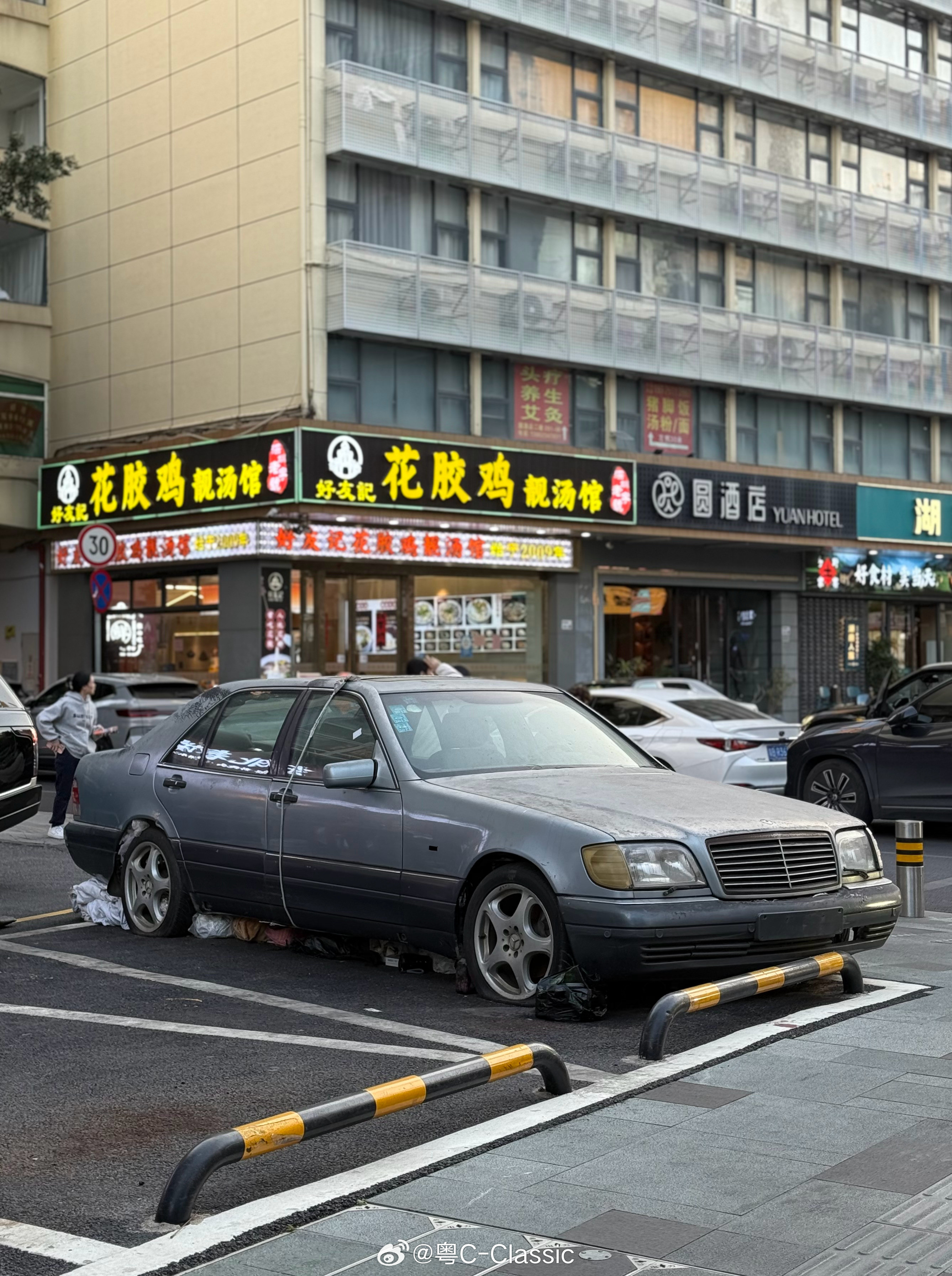 cars01豪车拍静赏三台来自特区的三台经典虎头奔：梅赛德斯奔驰Mercede