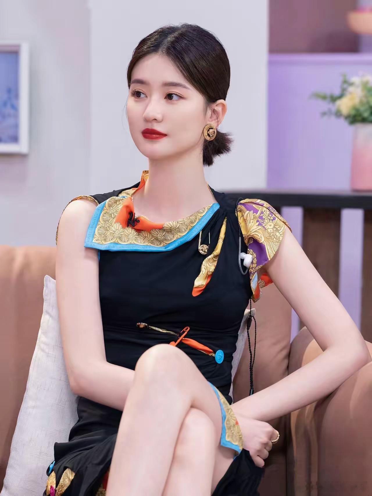大家别再羡慕乔欣妈妈了！我们永远也成不了她！原因很简单，有个条件我们根本达不到，