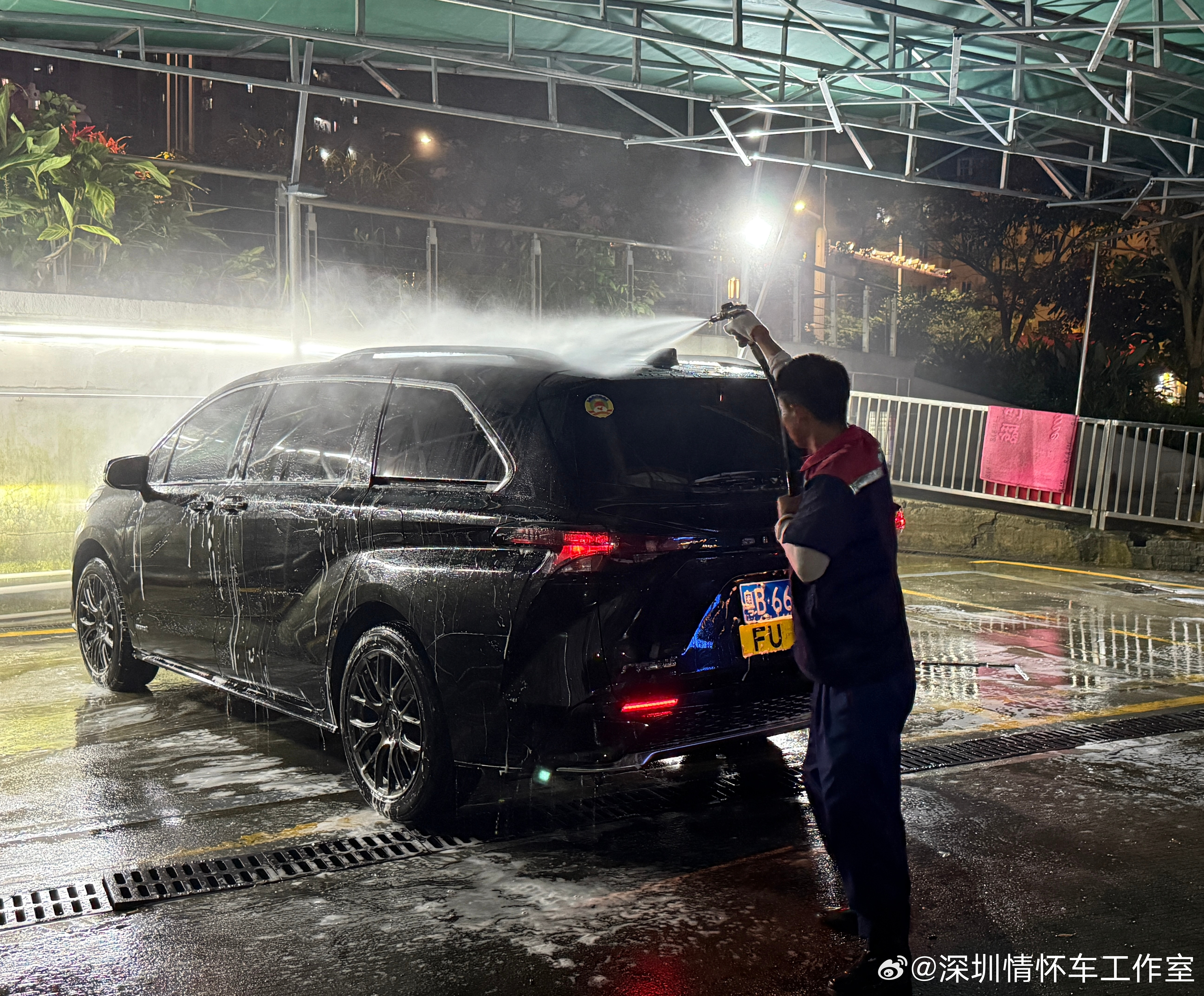 深圳人一般晚上才洗车[捂脸哭]​​​