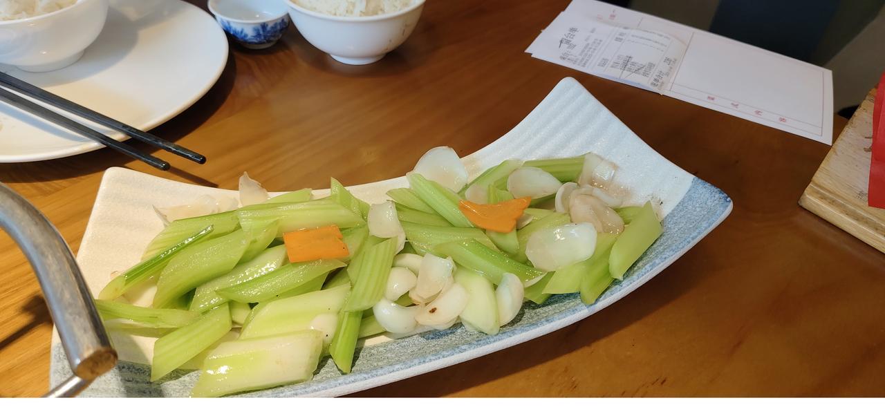 今天中秋节，儿子过来陪我吃饭。我没有问儿子，儿媳妇在哪里过节，我不问这些。不