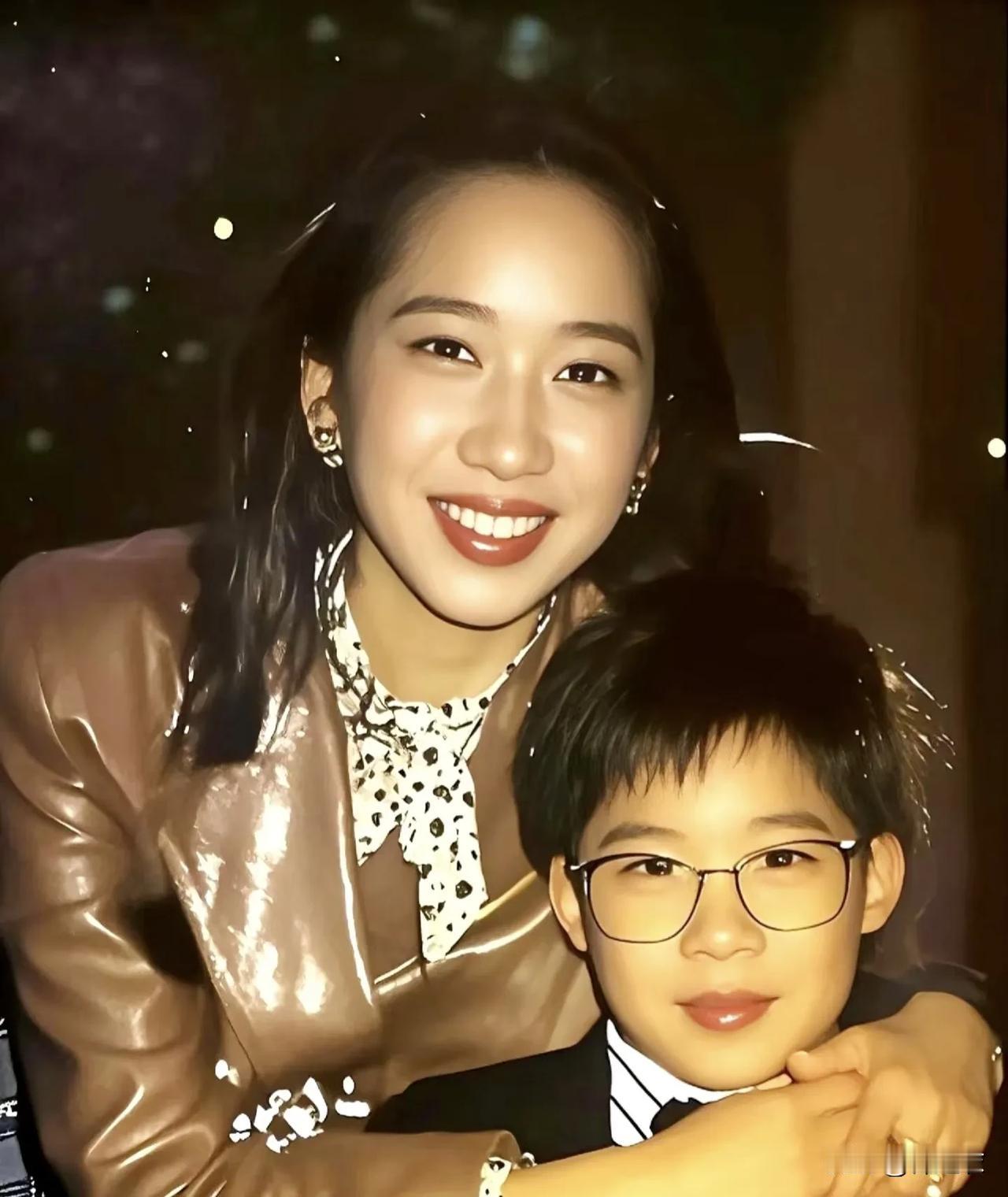 朱玲玲当初能嫁入霍家，可能因为她的面相还是八字这些受公公婆婆喜欢进的门。因为