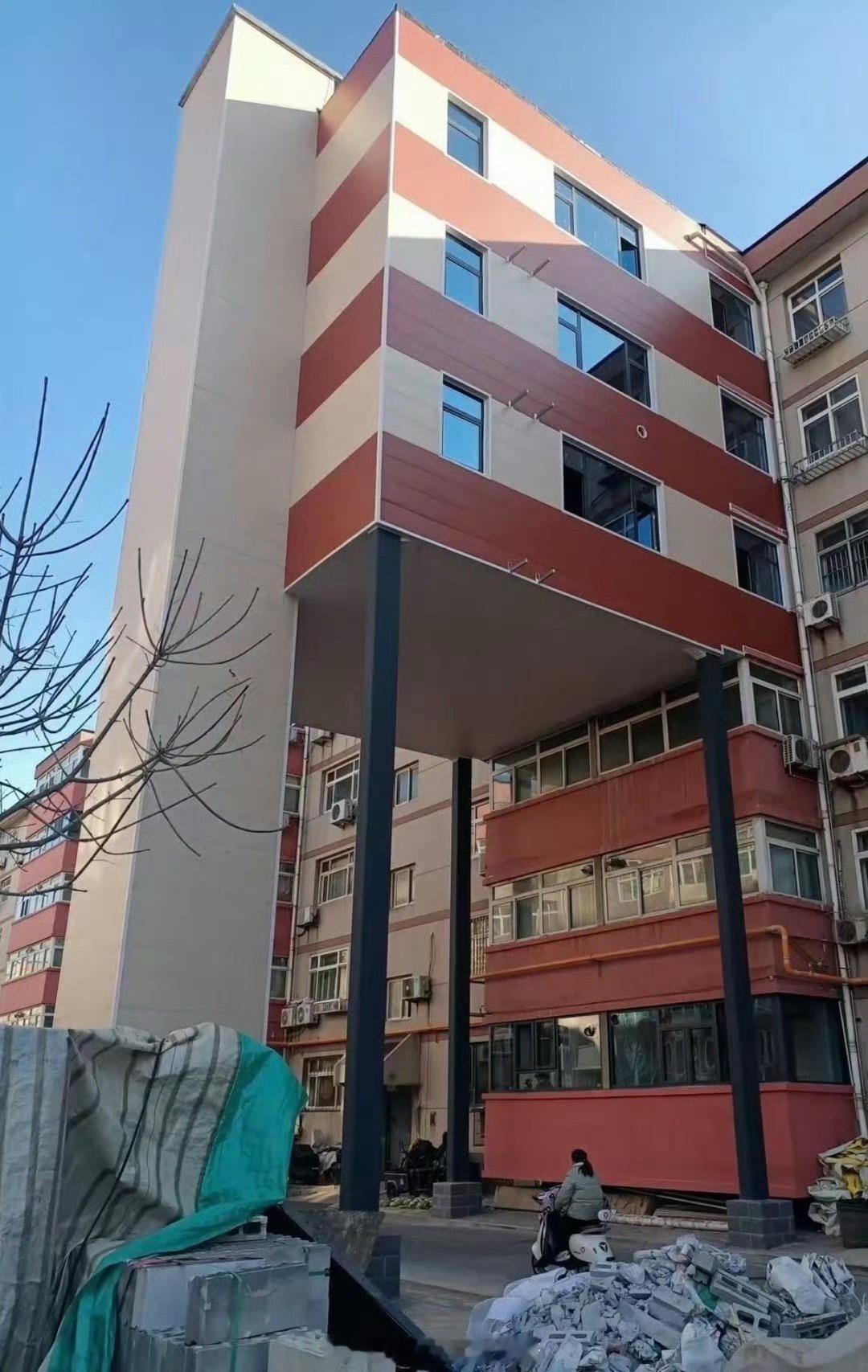 老小区一二楼不同意分摊电梯费，结果这下好了阳光彻底被挡没了