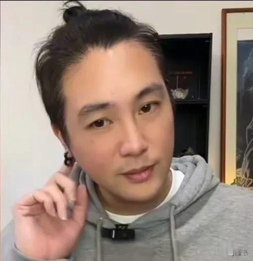 自从大S离开后，小S和许雅均的感情越来越好了。有网友质疑，他们两夫妻是不是在作