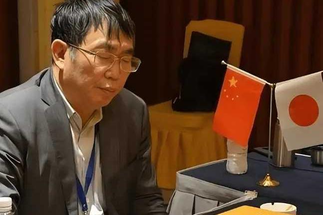棋圣聂卫平：一件借来的红运动服，九连胜改写中国围棋史！