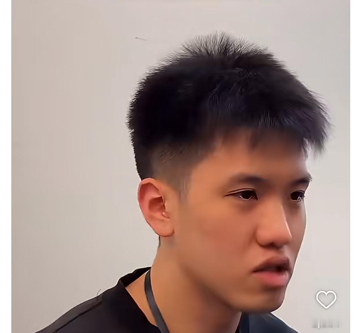 山东高速男篮休赛期人员变动谣言满天飞，谢智杰换林庭谦？传言有鼻子有眼，大意是用谢