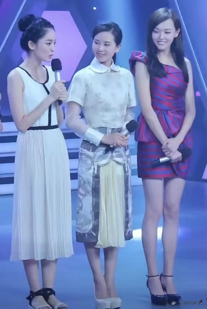 不得不说唐嫣真的真的越来越那个了不管是结婚以前还是结婚以后唐嫣的脸上