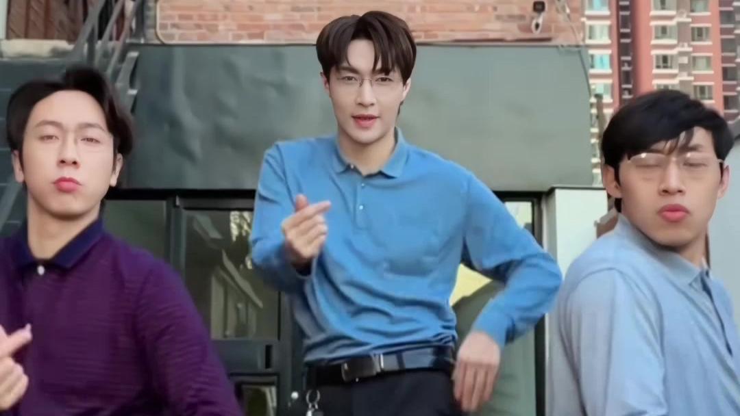 张艺兴梦幻联动不齐舞团演绎《大花轿》 网友惊叹钥匙挂件创意