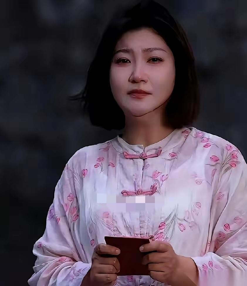 我最佩服王暖暖的，不是她大难不死。而是她隔着一个国家、隔着33年刑期，还能