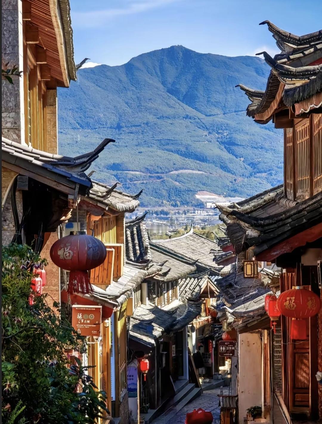 周末儿子和女友从云南回来，俩人一进门就跟霜打的茄子似的。儿子说他们分手了，他妈也