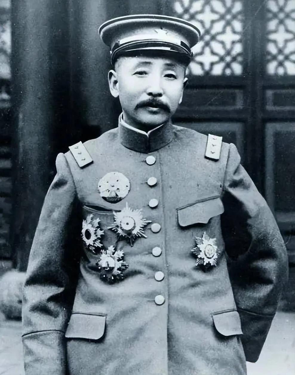 1906年，31岁的张作霖强娶了18岁的许澍旸。大婚当夜，张作霖搂着许澍旸纤细的