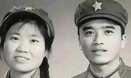 1972年，21岁的知青李文忠救了一名11岁的落水女孩。令人没想到的是，女孩上岸
