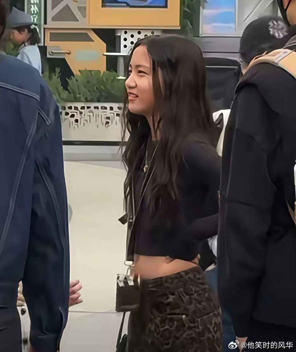 演员黄磊和孙莉的小女儿近照曝光，眉眼间和爸爸黄磊简直一模一样，基因太强大了！