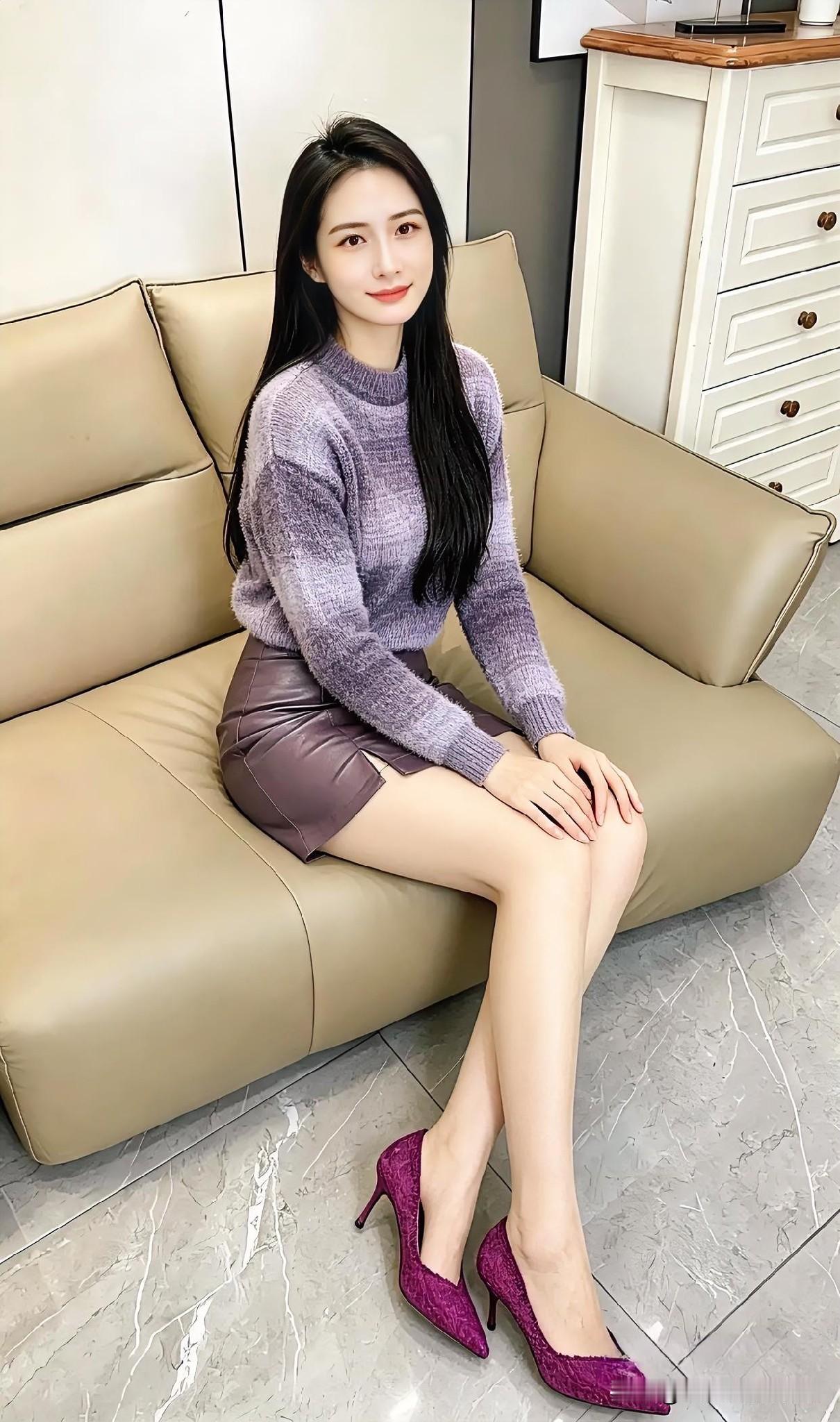紫韵轻垂，沙发一隅，尽显温柔时光。