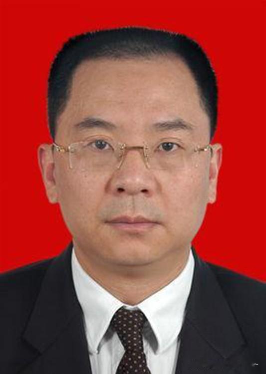这事儿闹的，退休好多年了，厅官“何宁卡”被查！于是看了一下他的履历，感觉也不