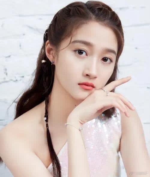 关晓彤喊出“这才是?我的衣服”，太敢了！关晓彤喊出“这才是?我的衣服”，戳中