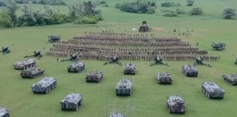 既然合成旅威力那么大，为什么到了21世纪各国才开始这么整？因为合成旅有一个致命缺