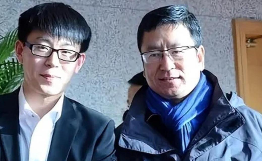 当年，白岩松的独生子白清扬，高三因成绩优秀，被保送到英国伦敦国王学院。未曾想，他