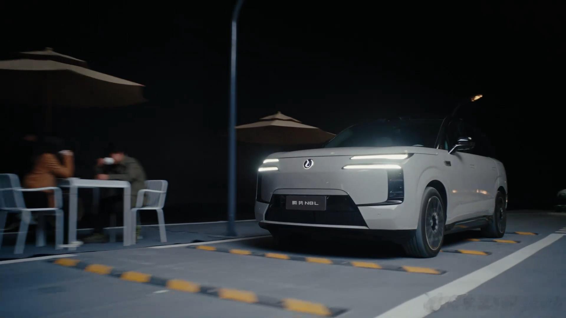 林更新眼光绝了林更新更新座驾腾势N8L如果你是明星，每天辗转各剧组，你愿意坐什么