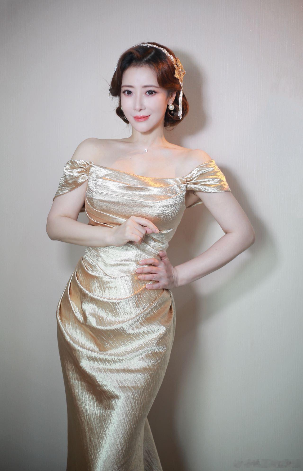陈紫函鎏金复古造型呀💜！这次的新发型也太加分了吧！复古盘发将那份怀旧风情演绎得