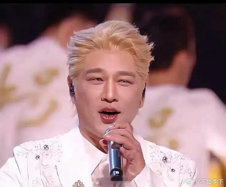 这是王耀庆？？？？这个面相说成是油腻中登也是合情合理王耀庆对钟楚曦贴脸开大​​