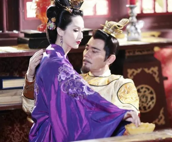 649年，51岁的李世民，等不到侍寝的徐惠妃，就宠幸了身边的宫女，事后仍不满足。