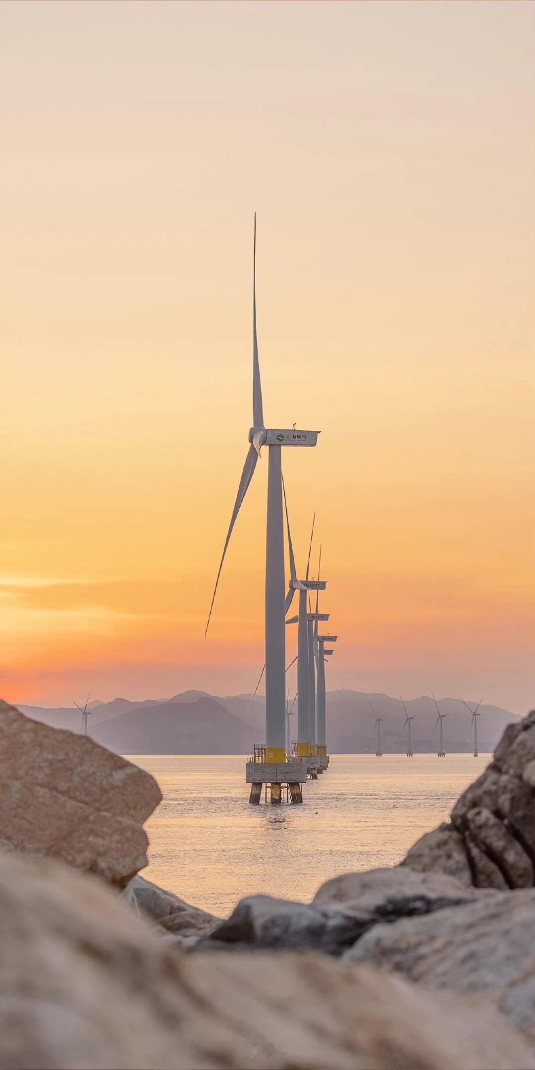 山有顶峰，海有彼岸，一切终有回甘。摄影梁木辛_