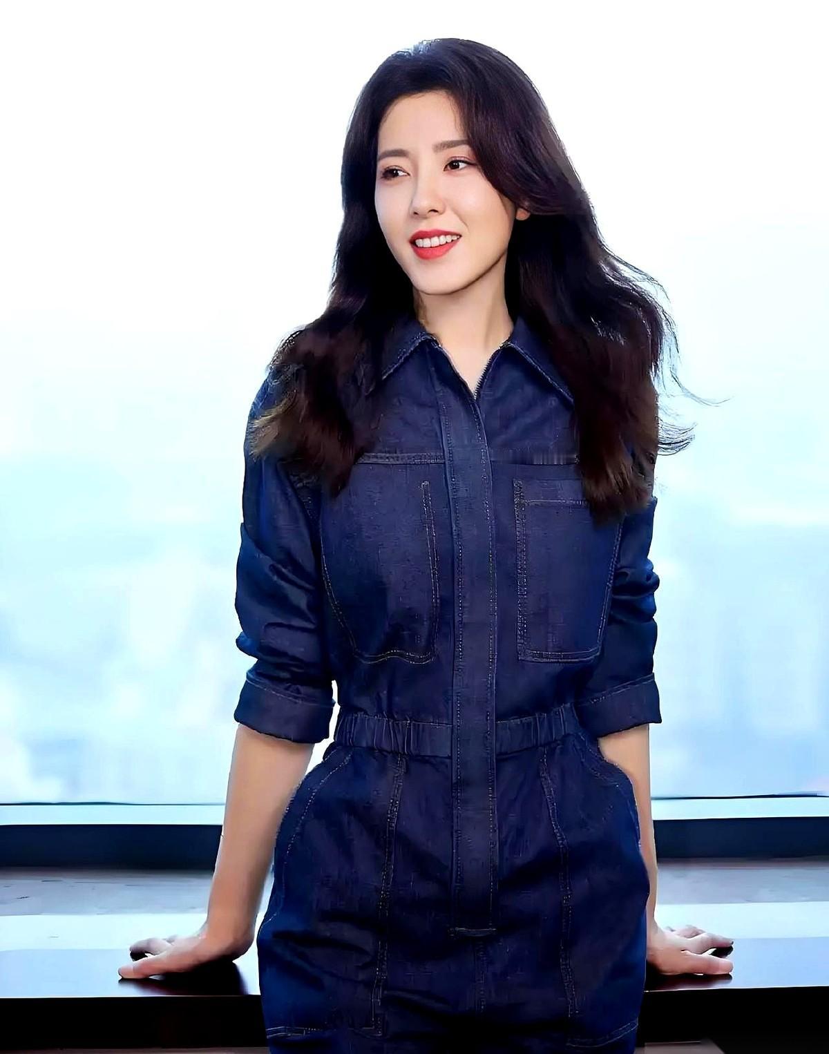 刷到个消息，差点没把我笑死。大美女曾黎说，要是在清朝，她就是个格格。理由是：