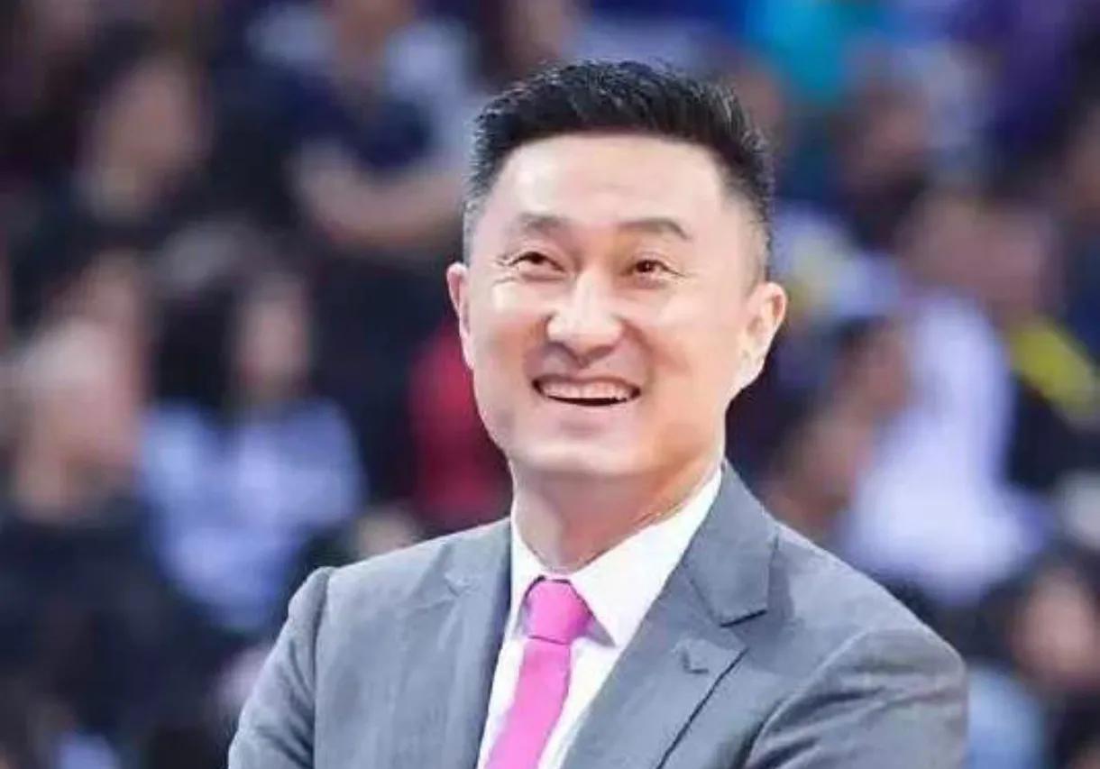 杜锋离开广东宏远原因曝光，并非大家想象的那样昨日，某篮球博主爆料：根据广东宏远