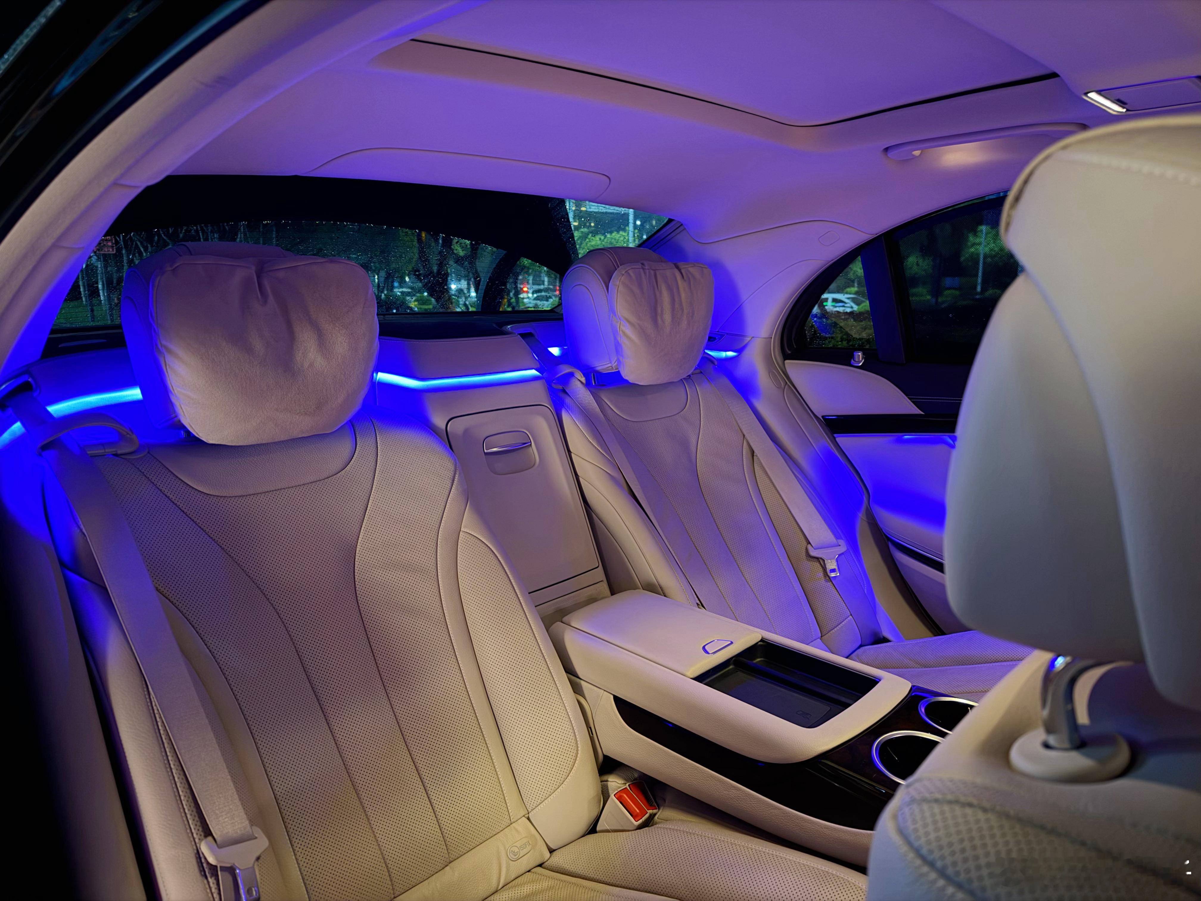 6年前的车了，拍个照纪念一下，W222奔驰S米内饰