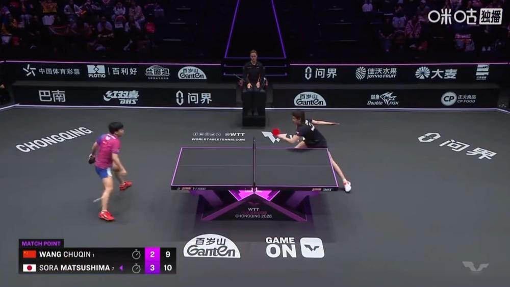 脸都白了，王楚钦捂着肚子输给日本小孩，赛后一个字没说就走了。你真以为他是不想打？