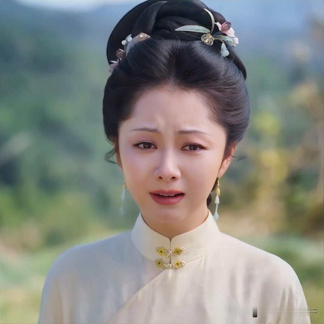 她站在家人坟前哭我反反复复看了好几遍可怎么看都觉得哪里不对头许兰香，哦不