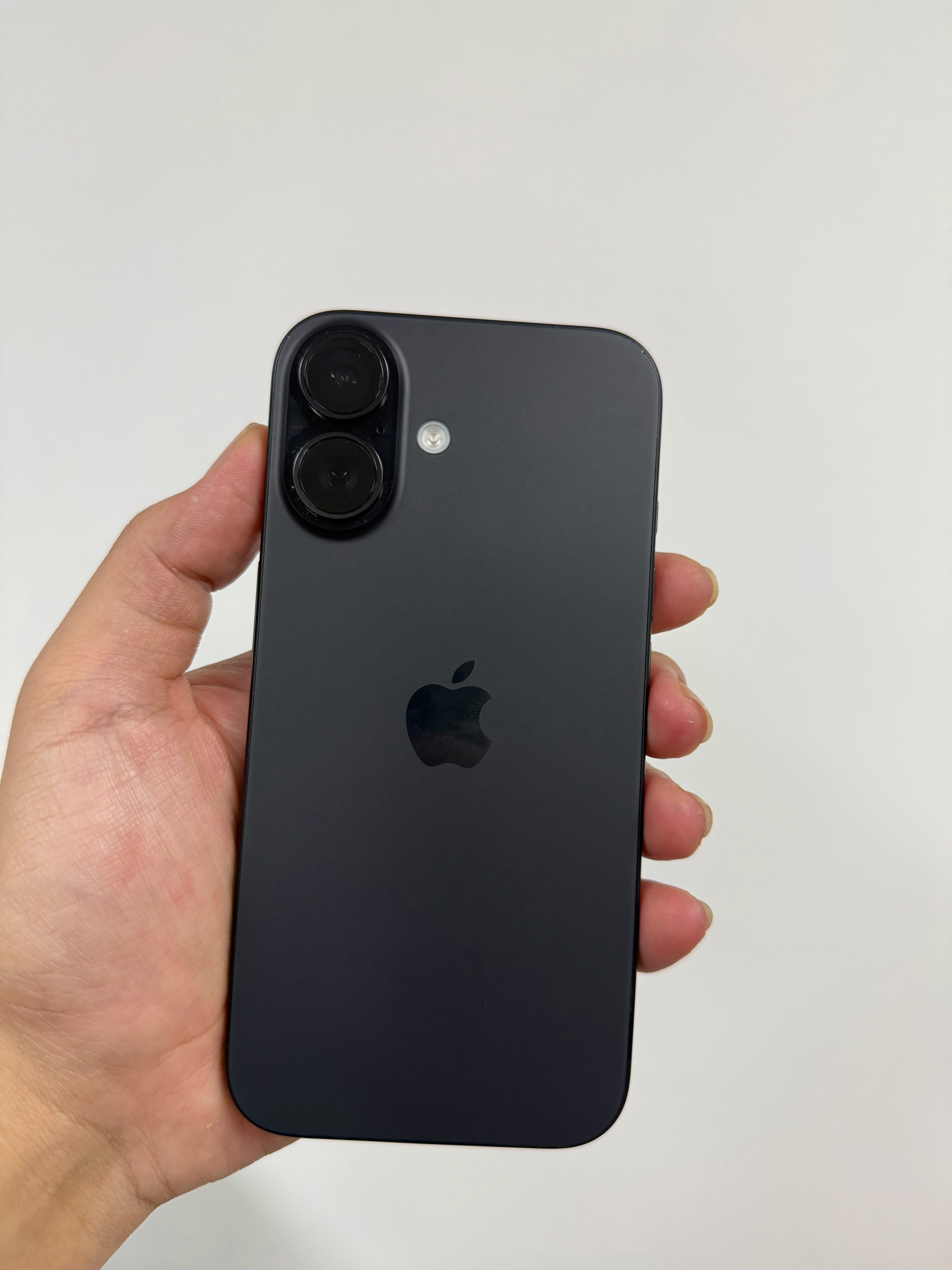 花三千多买个128的手机？恐怕也只有iPhone16能做得到了吧？不会要成店长