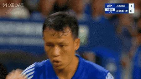 24岁的蒋圣龙绝对是中国未来十年的中后卫上的绝对主力，这个帅小伙不但防守稳健凶悍