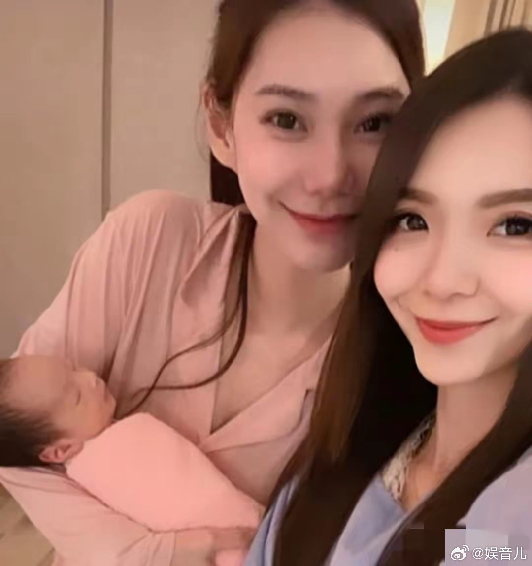 看马筱梅这个闺蜜就知道马筱梅是怎么的人，马筱梅生孩子人家闺蜜来祝贺，送了定制的金