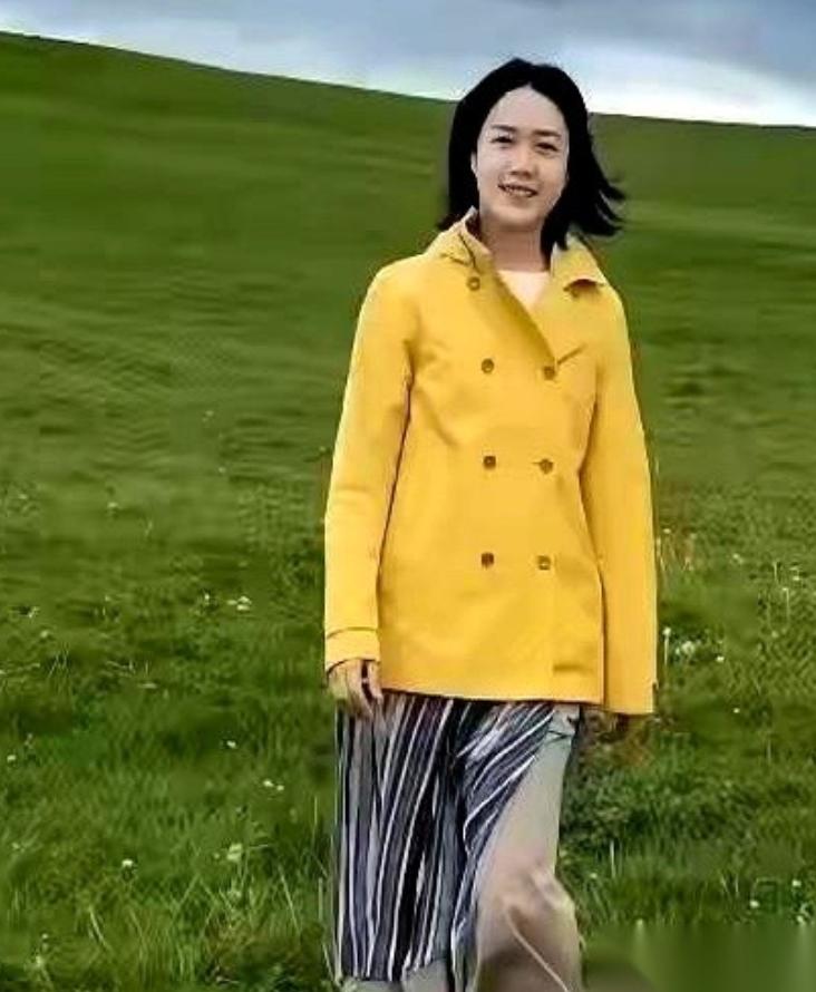 翁帆搬离清华园的消息传开时，网上不少人还在等着看一场遗产争夺大戏。毕竟这段婚