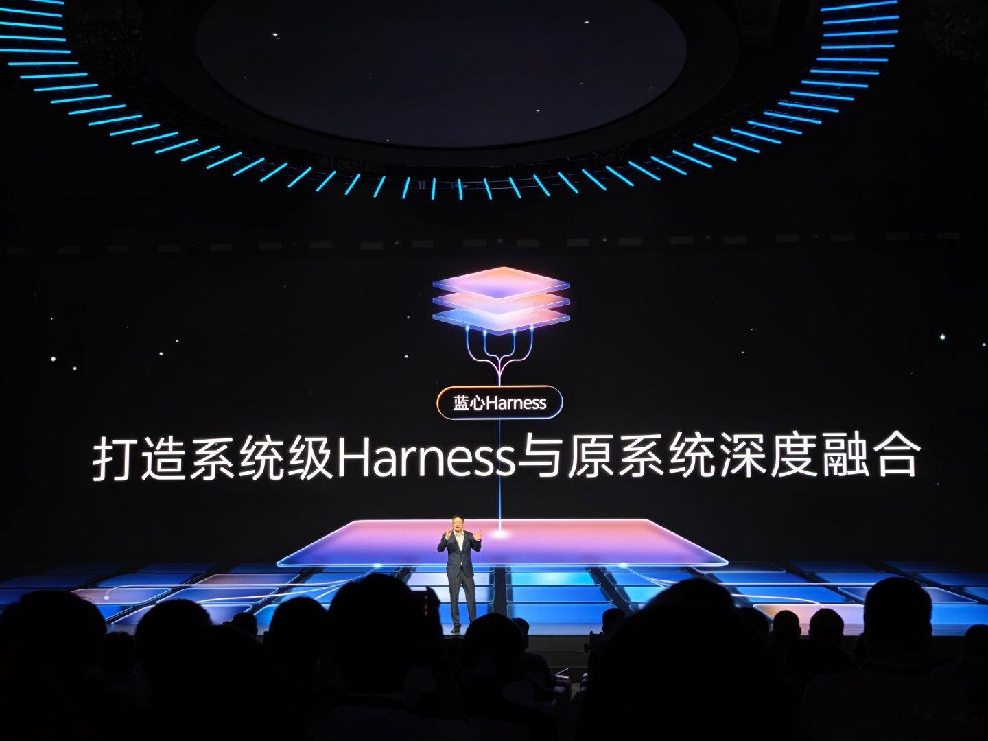 vivo全球将近600000000用户，所以做好手机上的AI非常重要，也在努力让手机成为移动生产力主