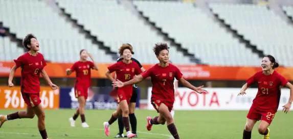 还有半小时就是女足和棒棒的三四名之争了，曾经10次参加，从90-98年开始的三连