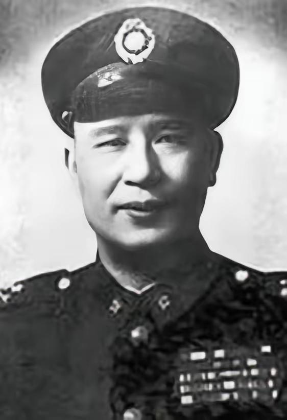 1940年，新四军女院长救了几百名国军，谁知国军归队时，一个副官却掏出手枪对准女