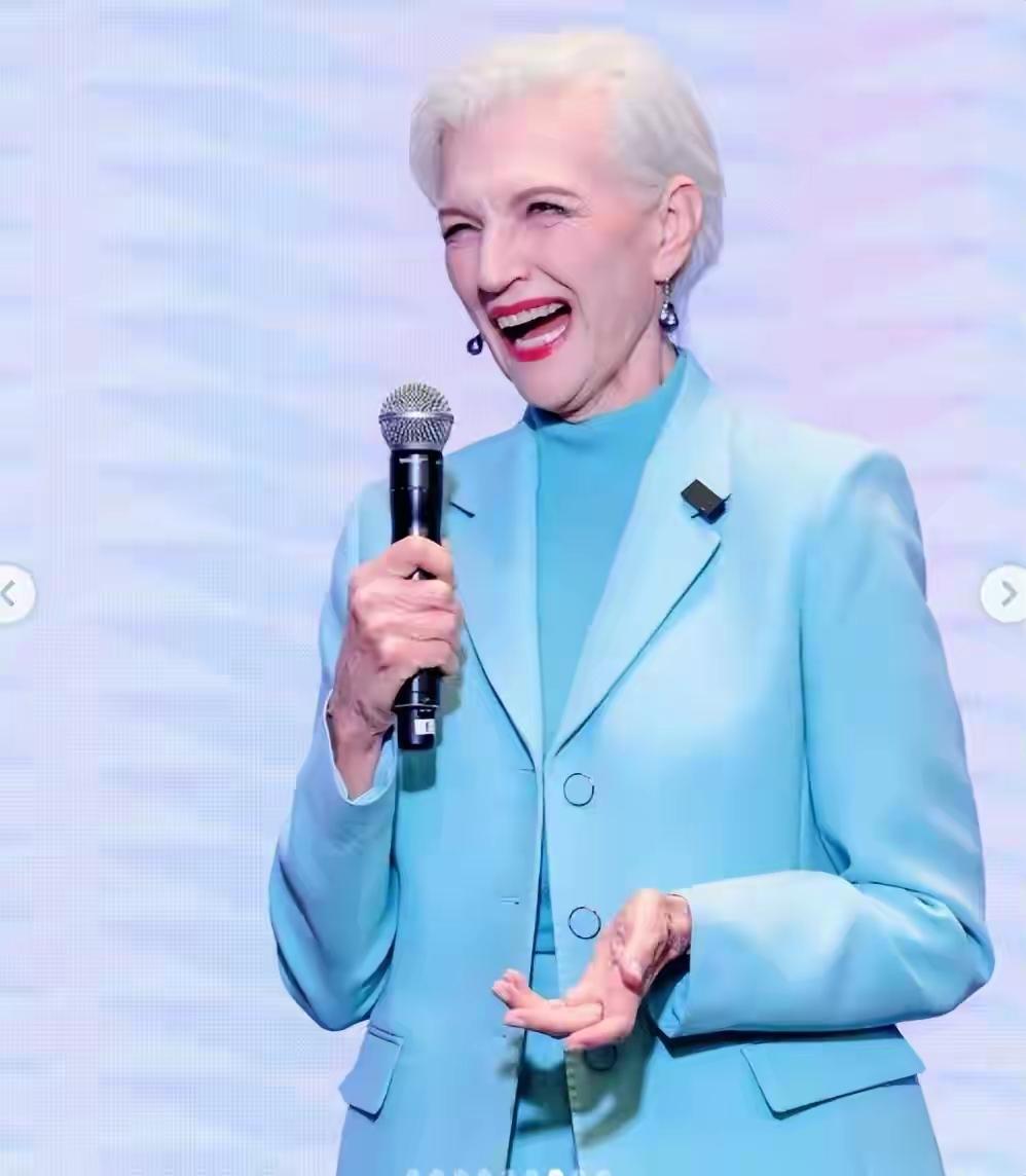 马斯克76岁母亲梅耶又爆金句，她说：“女人最硬的底牌从来不是漂亮或有钱！”马