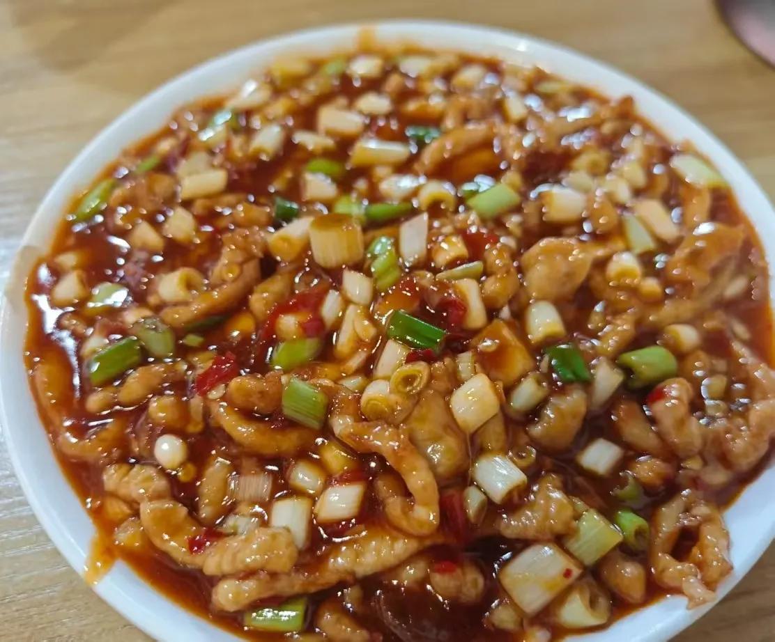这才是重庆人真正认可的鱼香肉丝：没有木耳，没有胡萝卜丝
